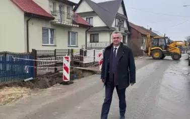 Remont sieci wodociągowej oraz przebudowa ul. 3 Maja w Opatowcu 12
