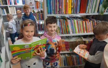 Spektakl teatralny &bdquo;Wyobraźnia czeka ukryta w bibliotekach&rdquo; w ramach Tygodnia Bibliotek 14