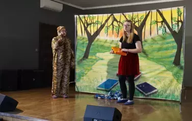 Spektakl teatralny &bdquo;Wyobraźnia czeka ukryta w bibliotekach&rdquo; w ramach Tygodnia Bibliotek 19