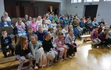 Spektakl teatralny &bdquo;Wyobraźnia czeka ukryta w bibliotekach&rdquo; w ramach Tygodnia Bibliotek 25