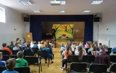 Spektakl teatralny &bdquo;Wyobraźnia czeka ukryta w bibliotekach&rdquo; w ramach Tygodnia Bibliotek 26