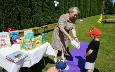 Radość, zabawa i książki &ndash; biblioteka na piknikach  15