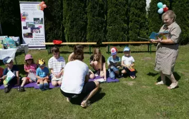 Radość, zabawa i książki &ndash; biblioteka na piknikach  29