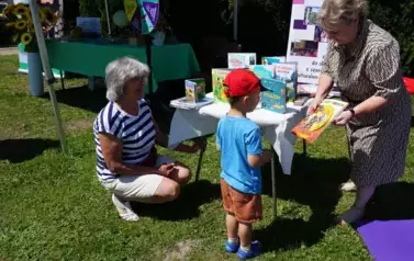 Radość, zabawa i książki &ndash; biblioteka na piknikach  37