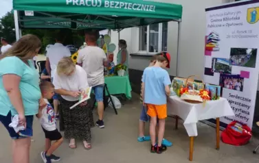 Radość, zabawa i książki &ndash; biblioteka na piknikach  64