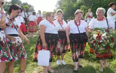 Wianki nad Wisłą w Opatowcu &ndash; barwna tradycja i święto jedności z naturą 43