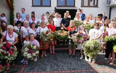 Wianki nad Wisłą w Opatowcu &ndash; barwna tradycja i święto jedności z naturą 83