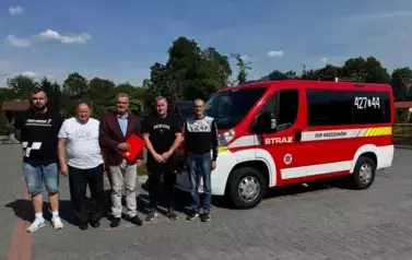 Nowy w&oacute;z strażacki dla OSP Krzczon&oacute;w 8