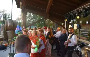 Dożynki Gminno-Powiatowe w Czarnocinie 6