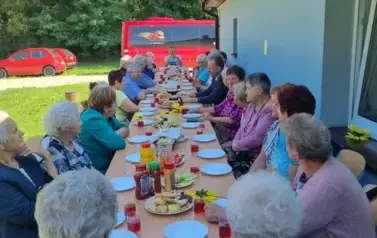 Wizyta senior&oacute;w ze Skalbmierza w Klubie Seniora w Kocinie 4