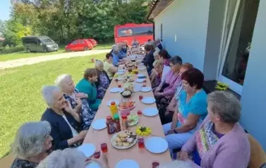 Wizyta senior&oacute;w ze Skalbmierza w Klubie Seniora w Kocinie 5