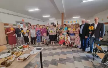 Wizyta senior&oacute;w ze Skalbmierza w Klubie Seniora w Kocinie 6
