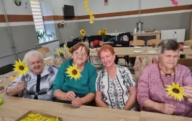Wizyta senior&oacute;w ze Skalbmierza w Klubie Seniora w Kocinie 8