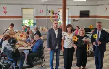 Wizyta senior&oacute;w ze Skalbmierza w Klubie Seniora w Kocinie 13