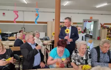 Wizyta senior&oacute;w ze Skalbmierza w Klubie Seniora w Kocinie 14