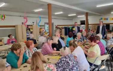 Wizyta senior&oacute;w ze Skalbmierza w Klubie Seniora w Kocinie 15