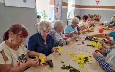 Wizyta senior&oacute;w ze Skalbmierza w Klubie Seniora w Kocinie 18