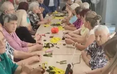 Wizyta senior&oacute;w ze Skalbmierza w Klubie Seniora w Kocinie 28