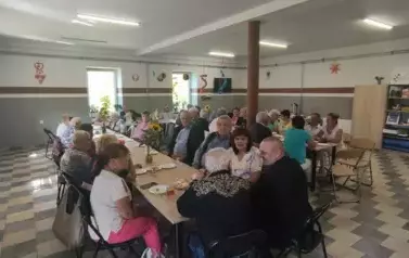 Wizyta senior&oacute;w ze Skalbmierza w Klubie Seniora w Kocinie 34