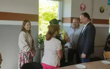 Wizyta senior&oacute;w ze Skalbmierza w Klubie Seniora w Kocinie 35