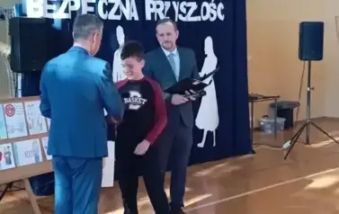 Uroczyste spotkanie podsumowujące konkurs profilaktyczny pn. &bdquo;Rodzina wolna od przemocy &ndash; przyszłość bez uzależnień&rdquo;  oraz wręczenie medali &bdquo;Za Długoletnią Służbę&rdquo;.  17