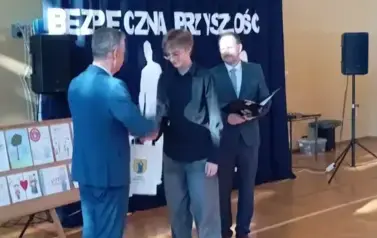 Uroczyste spotkanie podsumowujące konkurs profilaktyczny pn. &bdquo;Rodzina wolna od przemocy &ndash; przyszłość bez uzależnień&rdquo;  oraz wręczenie medali &bdquo;Za Długoletnią Służbę&rdquo;.  19