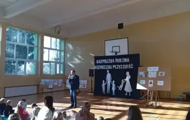 Uroczyste spotkanie podsumowujące konkurs profilaktyczny pn. &bdquo;Rodzina wolna od przemocy &ndash; przyszłość bez uzależnień&rdquo;  oraz wręczenie medali &bdquo;Za Długoletnią Służbę&rdquo;.  32