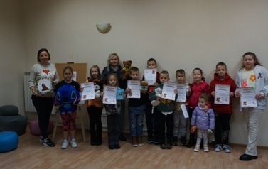 Radosne obchody Dnia Pluszowego Misia w Bibliotece w Opatowcu 3