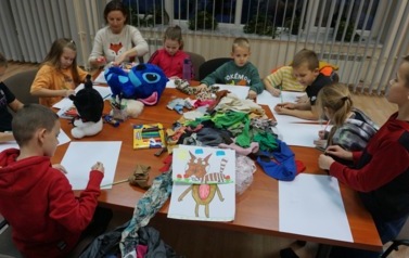 Radosne obchody Dnia Pluszowego Misia w Bibliotece w Opatowcu 5