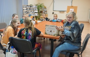 Radosne obchody Dnia Pluszowego Misia w Bibliotece w Opatowcu 11