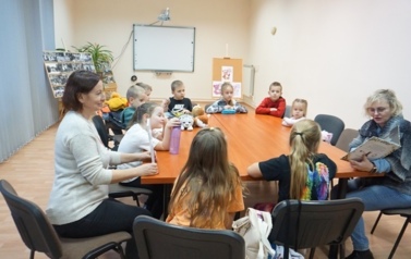 Radosne obchody Dnia Pluszowego Misia w Bibliotece w Opatowcu 12