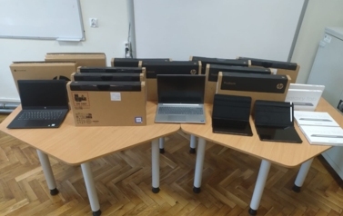 Nieodpłatne przekazanie sprzętu w ramach projektu KPO C15G dla uczni&oacute;w szk&oacute;ł prowadzonych przez Gminę Opatowiec 2