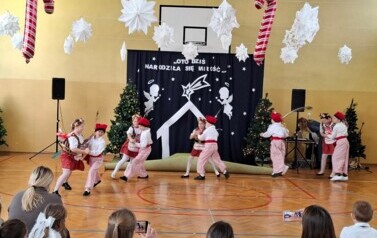 Dzień Babci i Dziadka w Zespole Szkolno-Przedszkolnym w Opatowcu 8