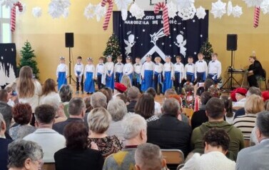 Dzień Babci i Dziadka w Zespole Szkolno-Przedszkolnym w Opatowcu 16