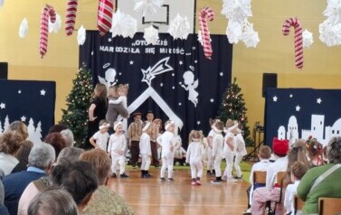 Dzień Babci i Dziadka w Zespole Szkolno-Przedszkolnym w Opatowcu 36