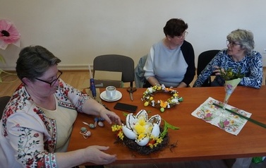Międzypokoleniowe Warsztaty Wielkanocne w Instytucji Kultury w Opatowcu 3