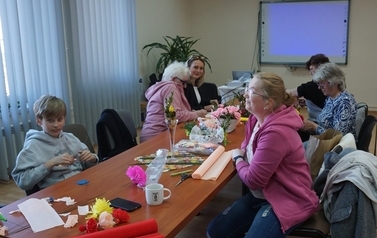 Międzypokoleniowe Warsztaty Wielkanocne w Instytucji Kultury w Opatowcu 15
