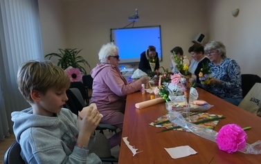 Międzypokoleniowe Warsztaty Wielkanocne w Instytucji Kultury w Opatowcu 18