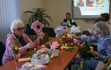 Międzypokoleniowe Warsztaty Wielkanocne w Instytucji Kultury w Opatowcu 27