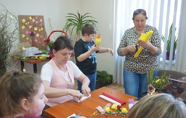 Międzypokoleniowe Warsztaty Wielkanocne w Instytucji Kultury w Opatowcu 28