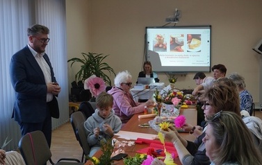 Międzypokoleniowe Warsztaty Wielkanocne w Instytucji Kultury w Opatowcu 29