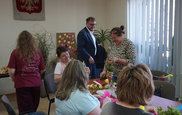 Międzypokoleniowe Warsztaty Wielkanocne w Instytucji Kultury w Opatowcu 31
