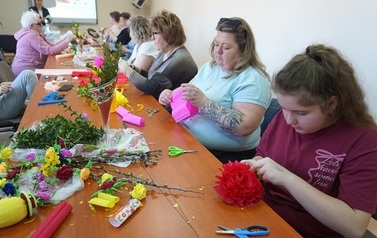 Międzypokoleniowe Warsztaty Wielkanocne w Instytucji Kultury w Opatowcu 32
