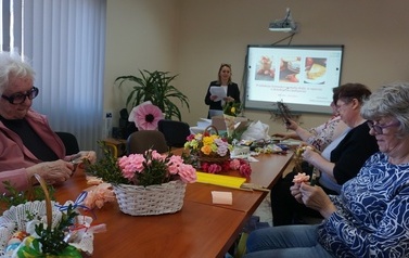 Międzypokoleniowe Warsztaty Wielkanocne w Instytucji Kultury w Opatowcu 36