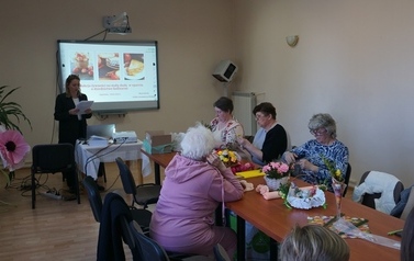 Międzypokoleniowe Warsztaty Wielkanocne w Instytucji Kultury w Opatowcu 39