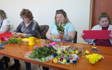 Międzypokoleniowe Warsztaty Wielkanocne w Instytucji Kultury w Opatowcu 42