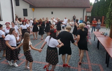 Wianki nad Wisłą w Opatowcu &ndash; tradycja, integracja i edukacja międzypokoleniowa 2