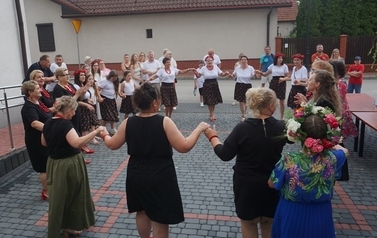 Wianki nad Wisłą w Opatowcu &ndash; tradycja, integracja i edukacja międzypokoleniowa 4