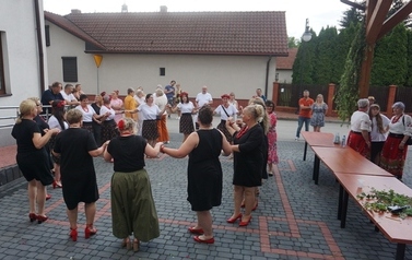 Wianki nad Wisłą w Opatowcu &ndash; tradycja, integracja i edukacja międzypokoleniowa 5