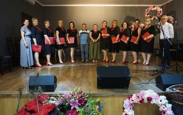 Wianki nad Wisłą w Opatowcu &ndash; tradycja, integracja i edukacja międzypokoleniowa 12